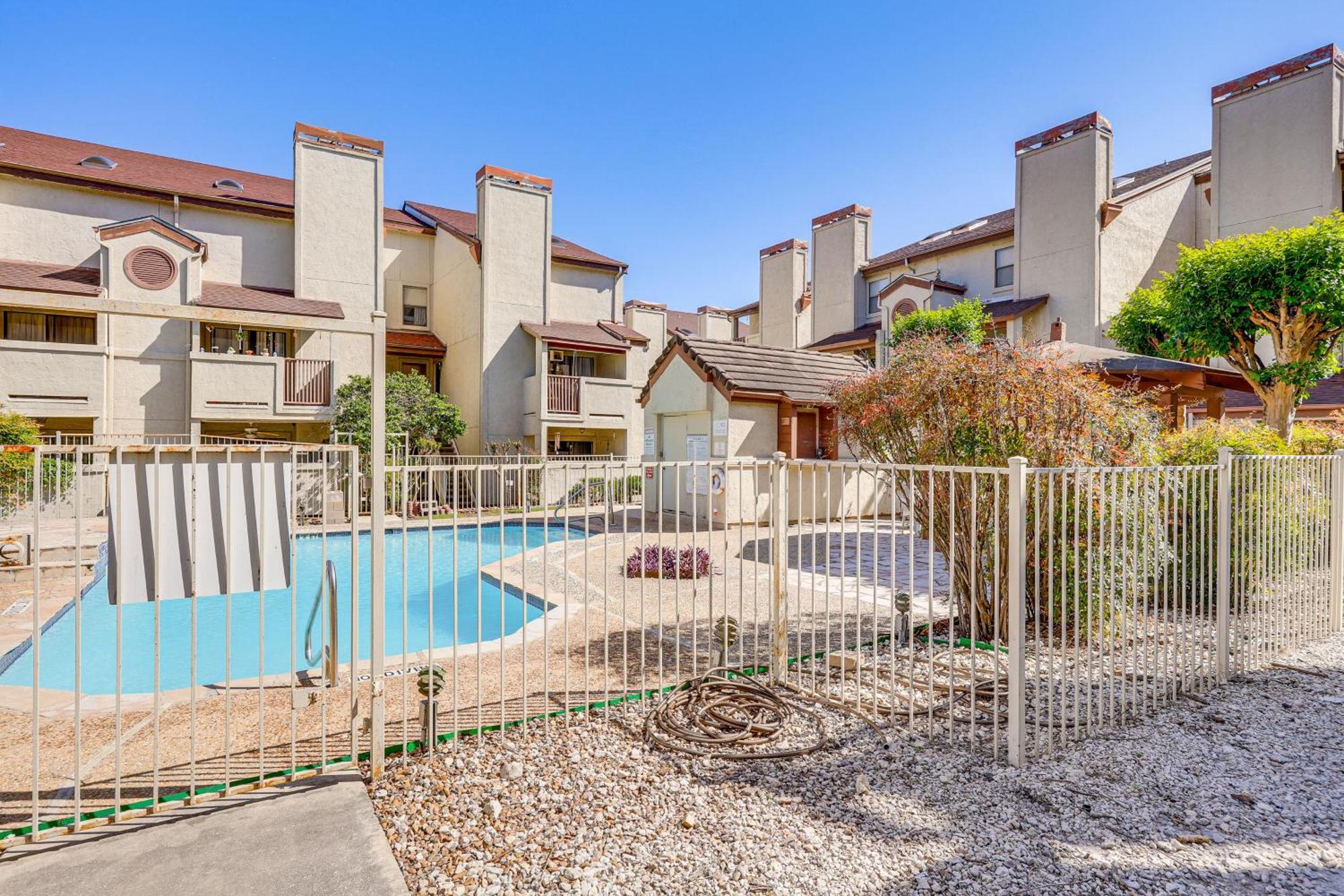 Apartment Pool Access, Near Medical Center Gem! *