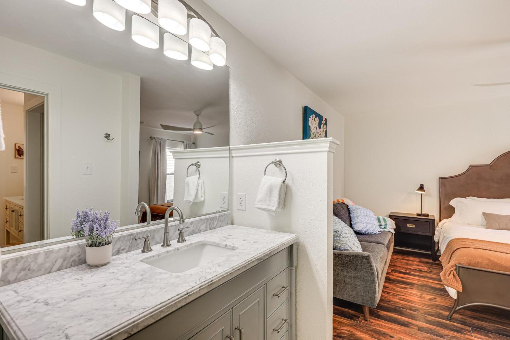 Apartment Pool Access, Near Medical Center Gem! San Antonio