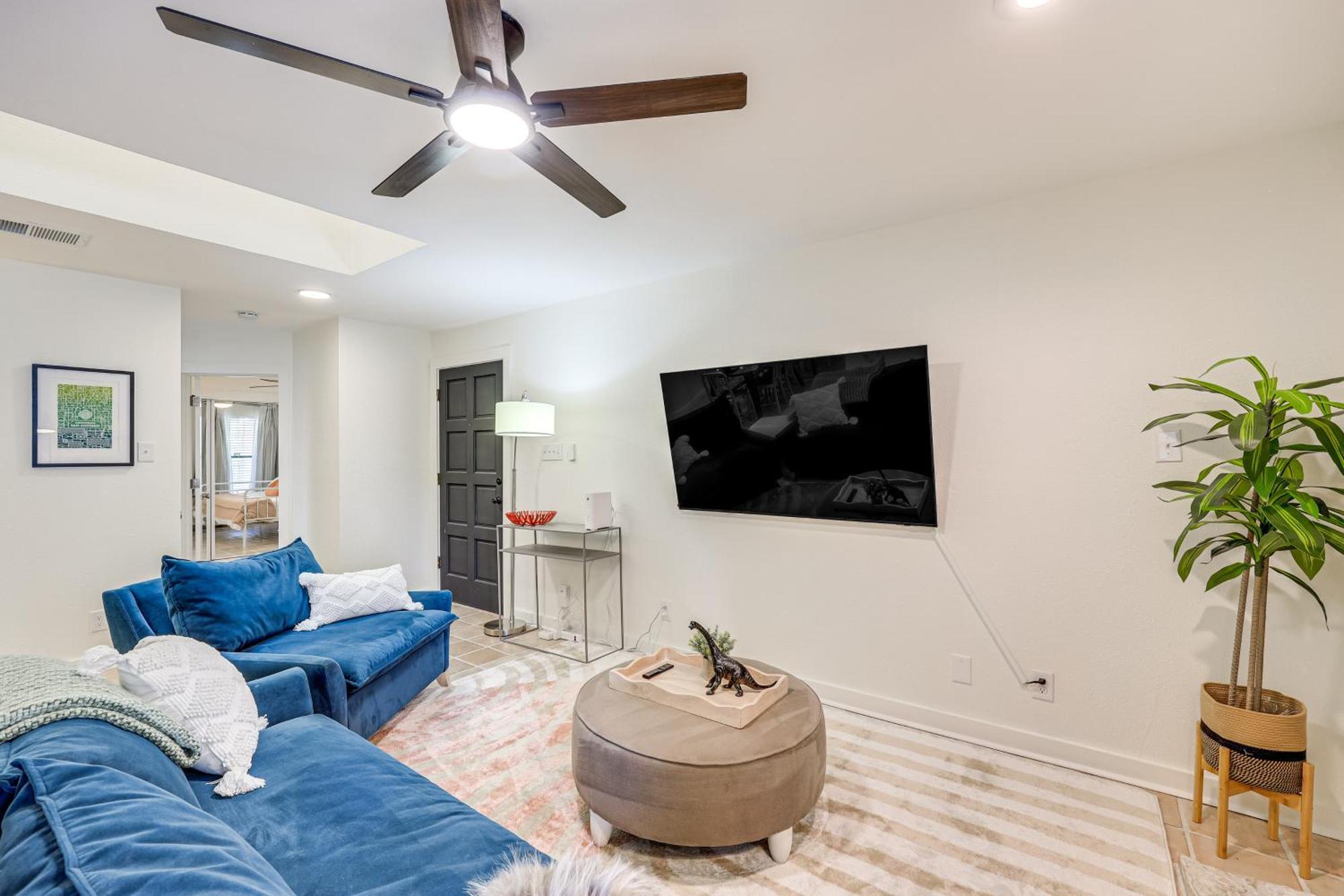 Pool Access, Near Medical Center Gem! Apartment San Antonio