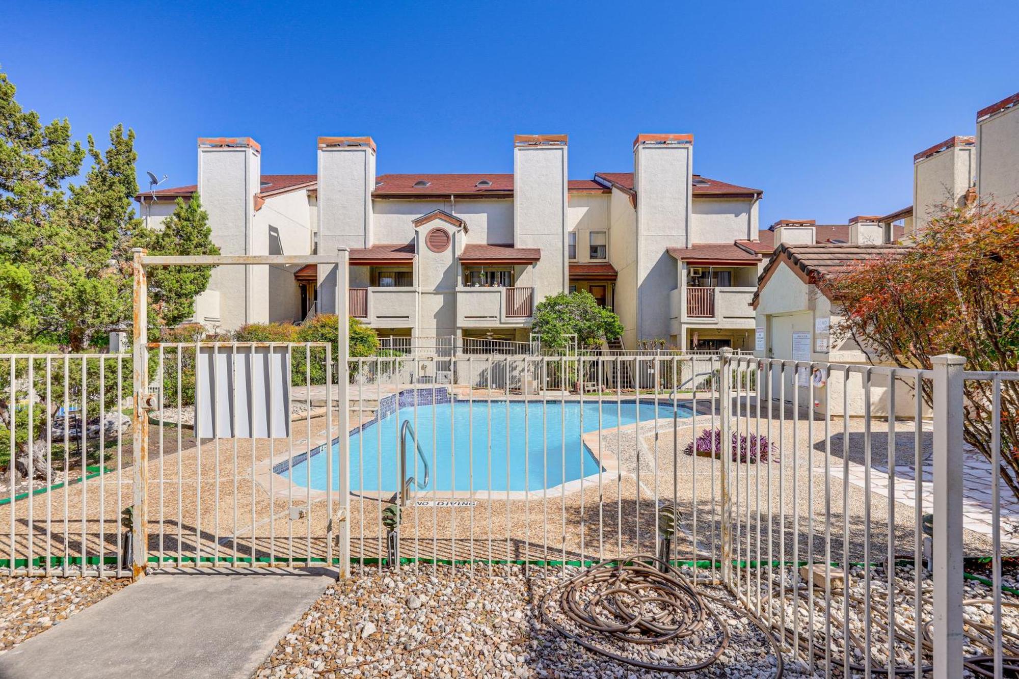 Apartment Pool Access, Near Medical Center Gem! *